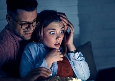 Парадокс на ужаса: Как страшните филми могат да успокоят тревожността ни