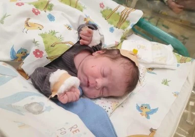 Роден едва 780 грама, но с огромна воля да живее! Бебе Иван има спешна нужда от нашата помощ