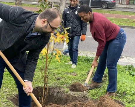 Джаз дивата Лиз Райт засади дръвче на Бунарджика преди концерта си в Пловдив