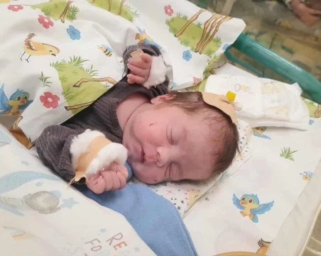 Роден едва 780 грама, но с огромна воля да живее! Бебе Иван има спешна нужда от нашата помощ