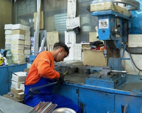 Учeник от Пловдив учи и работи, отличен е със стипендия за постижения