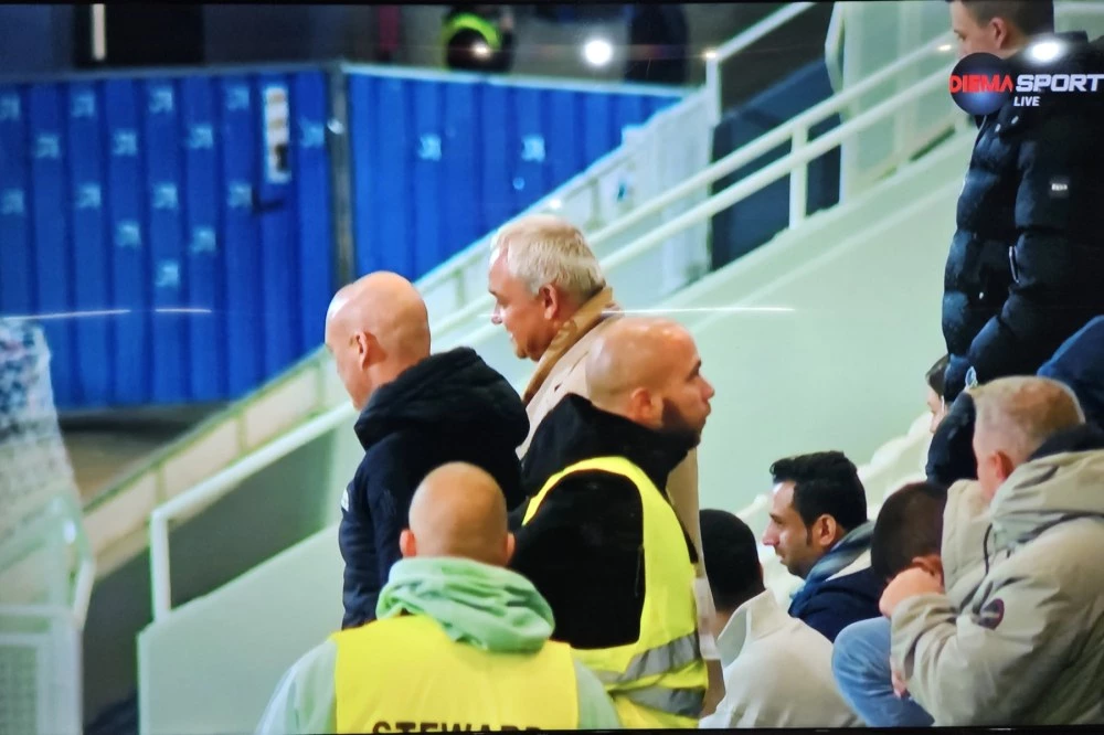 Кой вкара нелегално на мач без публика на Лаута нежалния от феновете Демерджиев?