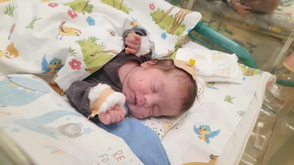 Роден едва 780 грама, но с огромна воля да живее! Бебе Иван има спешна нужда от нашата помощ