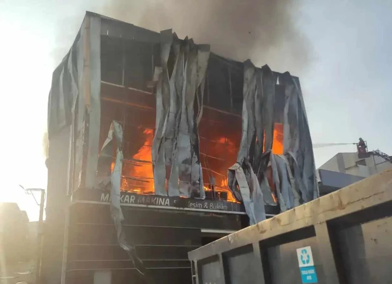 Шестима загинаха след взрив в склад за парфюми в Турция