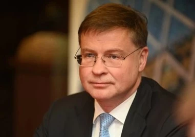 Еврокомисарят Домбровскис: Забравете самодоволството след влизането в еврозоната
