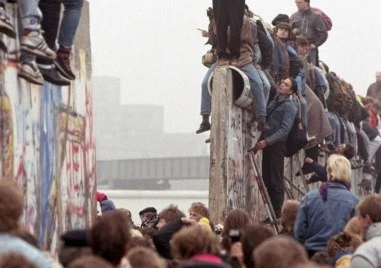 Германия отбелязва 36 години от падането на Берлинската стена