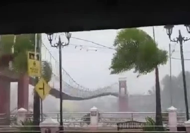 Най-малко двама загинали след супертайфуна Фунуон във Филипините, ветровете достигнаха 185 км/ч