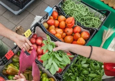 Основни храни и плодове поскъпват, но зеленчуците поевтиняват