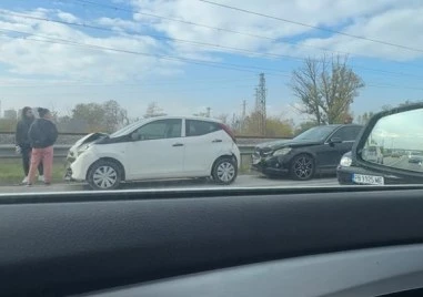 Верижна катастрофа блокира движението по Източния обходен път на Пловдив