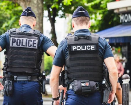 Арестуваха три млади жени, подготвяли атентат в Париж