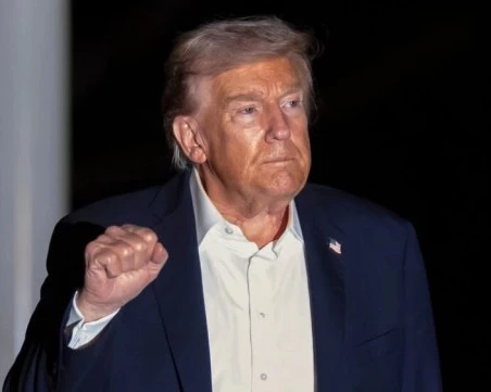 Генералният директор на Би Би Си подаде оставка след скандал с монтаж на реч на Доналд Тръмп