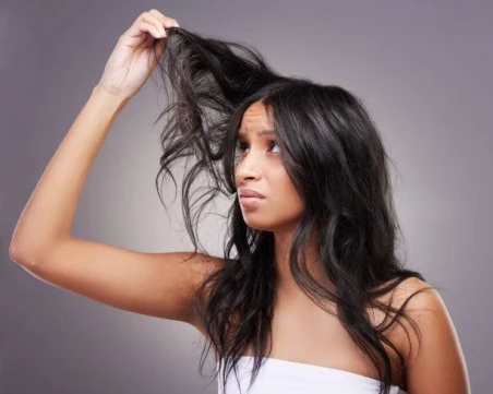 Как да се справим с мазната коса - съвети от експерти и домашни решения