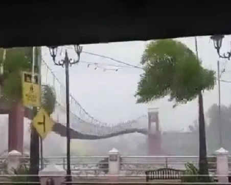 Най-малко двама загинали след супертайфуна 