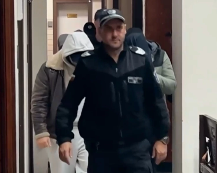 Четиримата, задържани за източване на 7 тона гориво, остават в ареста