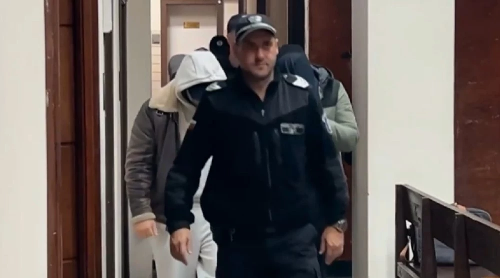 Четиримата, задържани за източване на 7 тона гориво, остават в ареста