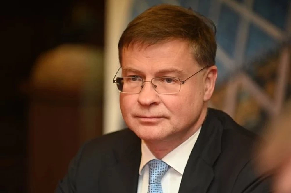 Еврокомисарят Домбровскис: Забравете самодоволството след влизането в еврозоната