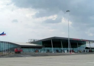 Сигнал за бомба затвори летището в Пловдив