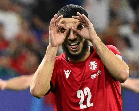 Една от звездите на Грузия и футболист на ЦСКА 1948 пропускат мача с България