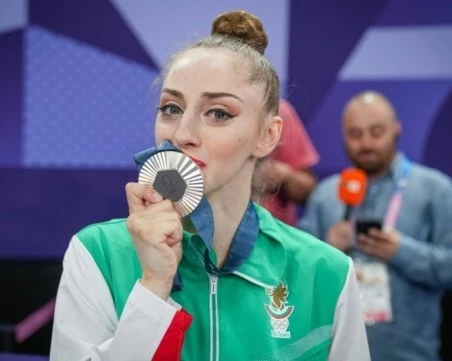 Гимнастичката Боряна Калейн намери портфейл с много пари и го върна