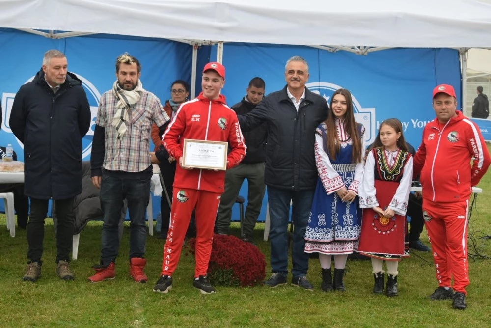 Младежи от Община Марица блестят на изложба за немско овчарско куче в Калековец