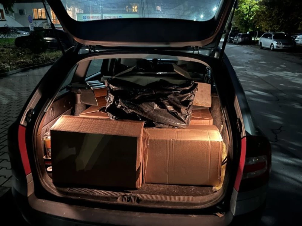 Задържаха шофьор с близо 50 000 къса цигари - твърди, че ги намерил случайно на пътя