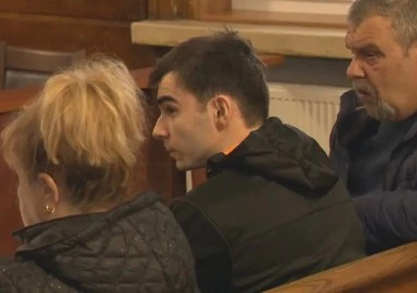 Майката на 19-годишния, обвинен за трагедията с трима загинали в Разград: Ще си изтърпи, каквото трябва