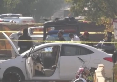 Самоубийствен атентат пред съда в Исламабад отне живота на 12 души, взривена е полицейска кола