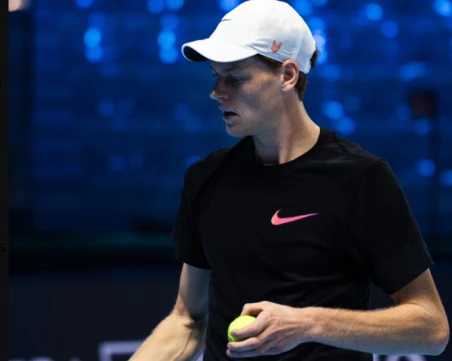 Яник Синер стартира ударно на финалния Мастърс