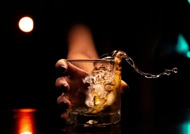 Край на „огнената глътка? Нова технология ще цели премахване на паренето от алкохола