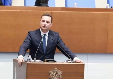 Министър Станков: Има бензин за шест месеца напред, дизел - за четири