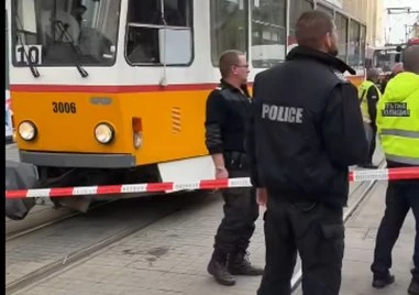 Трамвай блъсна момиче в центъра на София