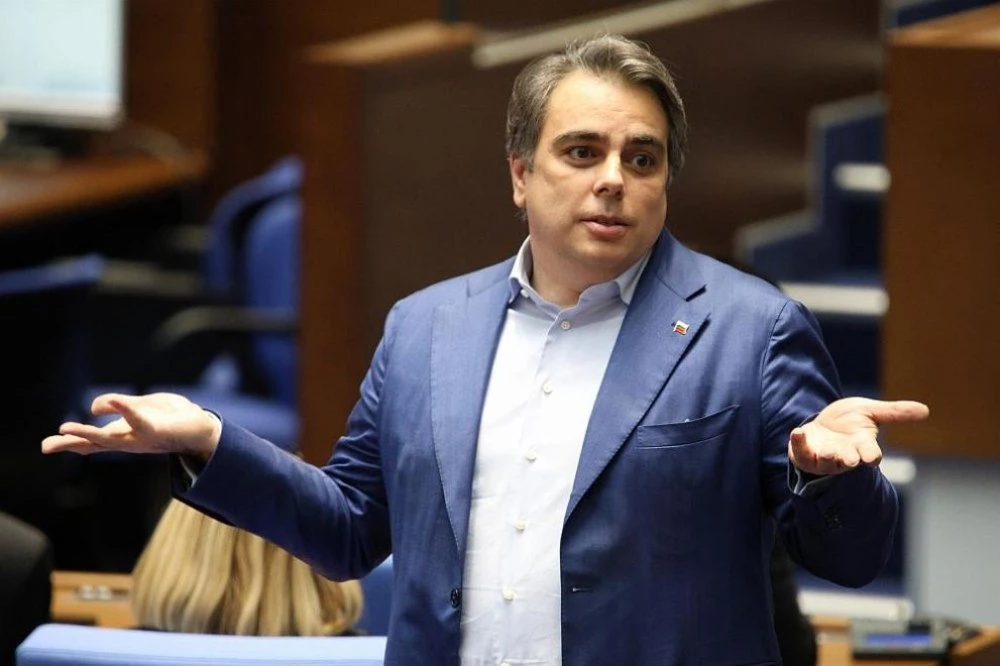 Асен Василев: Особеният управител на 