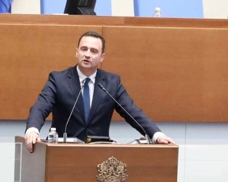 Министър Станков: Има бензин за шест месеца напред, дизел - за четири