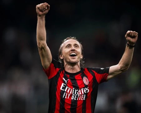 Модрич остава още един сезон в Милан