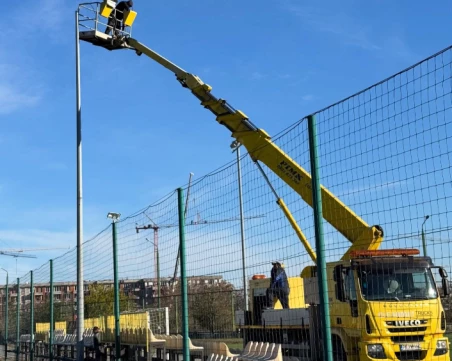 От Ботев се похвалиха, че всички тренировъчни терени на базата вече са с осветление