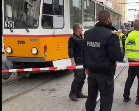 Трамвай блъсна момиче в центъра на София