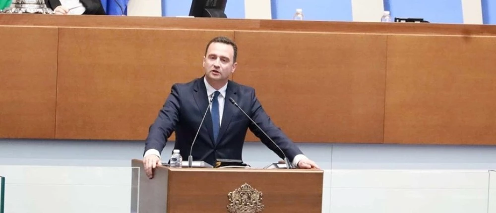 Министър Станков: Има бензин за шест месеца напред, дизел - за четири