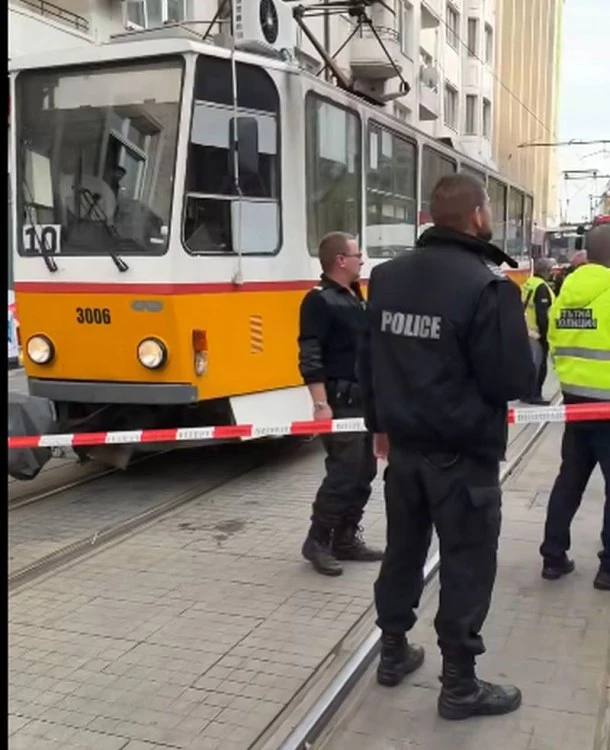 Трамвай блъсна момиче в центъра на София