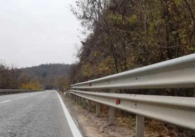 Фирмена жалба блокира поръчката за близо 1 милиард на АПИ за смяна на мантинели