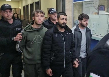 Тримата, пребили младеж край Панаира, съблекли жертвата си и снимали издевателството