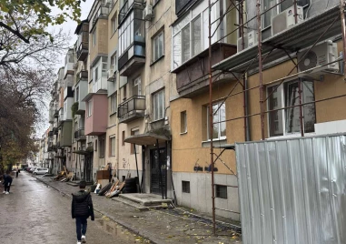 Започна санирането на жилищен блок на ул. „Хвойна в район „Западен