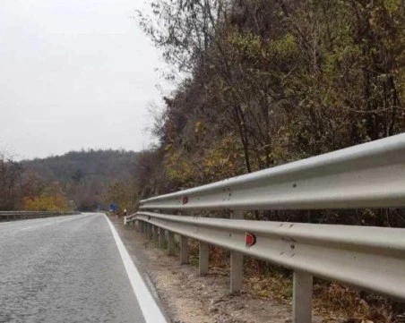 Фирмена жалба блокира поръчката за близо 1 милиард на АПИ за смяна на мантинели