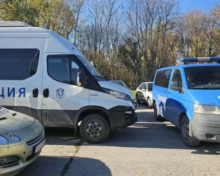 Показен арест в Столипиново, хванаха известен дилър и жена му