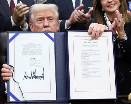 Приключи най-дългото прекъсване в работата на правителството на САЩ