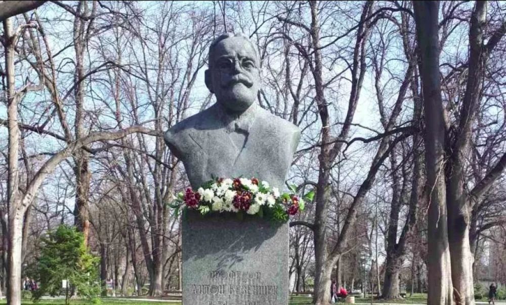Пловдив почита паметта на проф. Антон Безеншек с церемония в Цар-Симеоновата градина