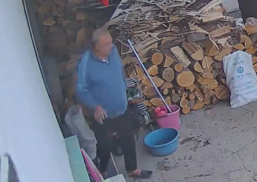 Мъж влезе в чужд дом в Пловдивско, за да краде СНИМКИ