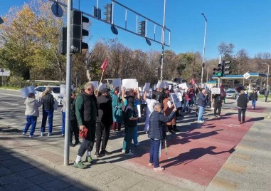 Медиците от УМБАЛ-Пловдив блокираха за трети път кръстовището на бул. България и ул. Дилянка