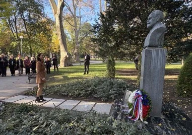 Откриха обозначителен знак на паметника на проф. Антон Безеншек в Цар-Симеоновата градина