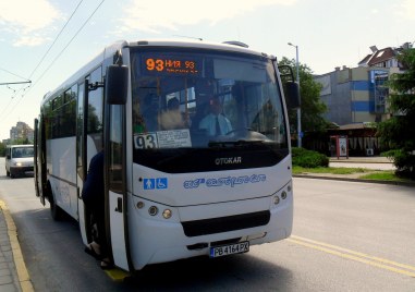 Пиян шофьор от градския транспорт затисна възрастна жена с вратите