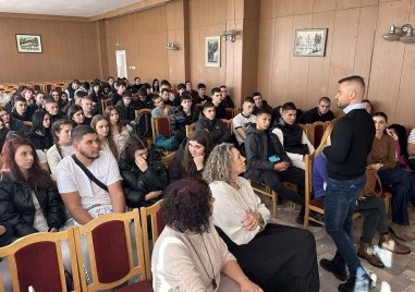 Пловдив е областта с най-много аборти сред младежи и все по-късно родителство